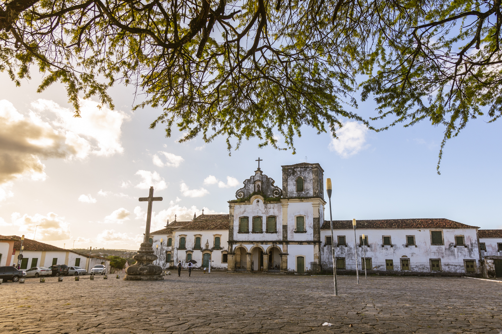 Igreja, convento e cruzeiro na Praça São Francisco, em São Cristóvão